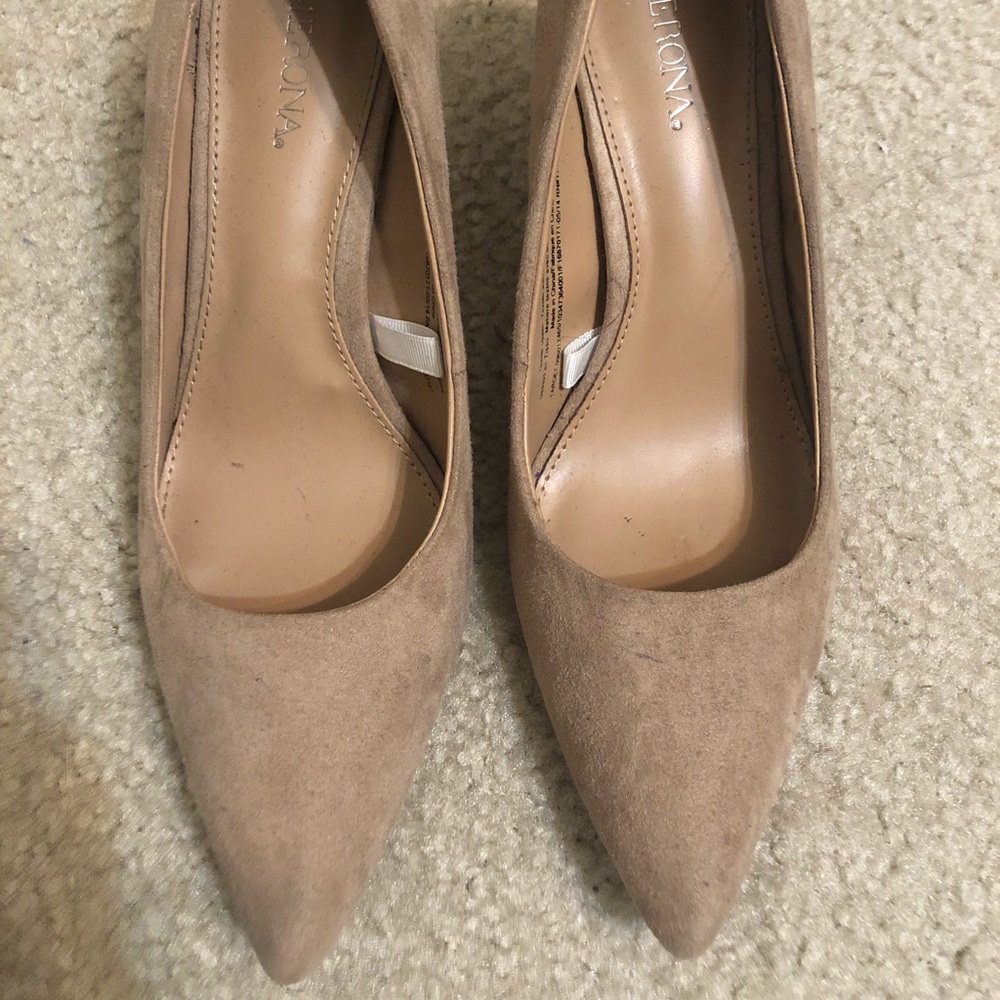 Nude low heel dress shoes